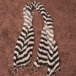 Lightweight scarf